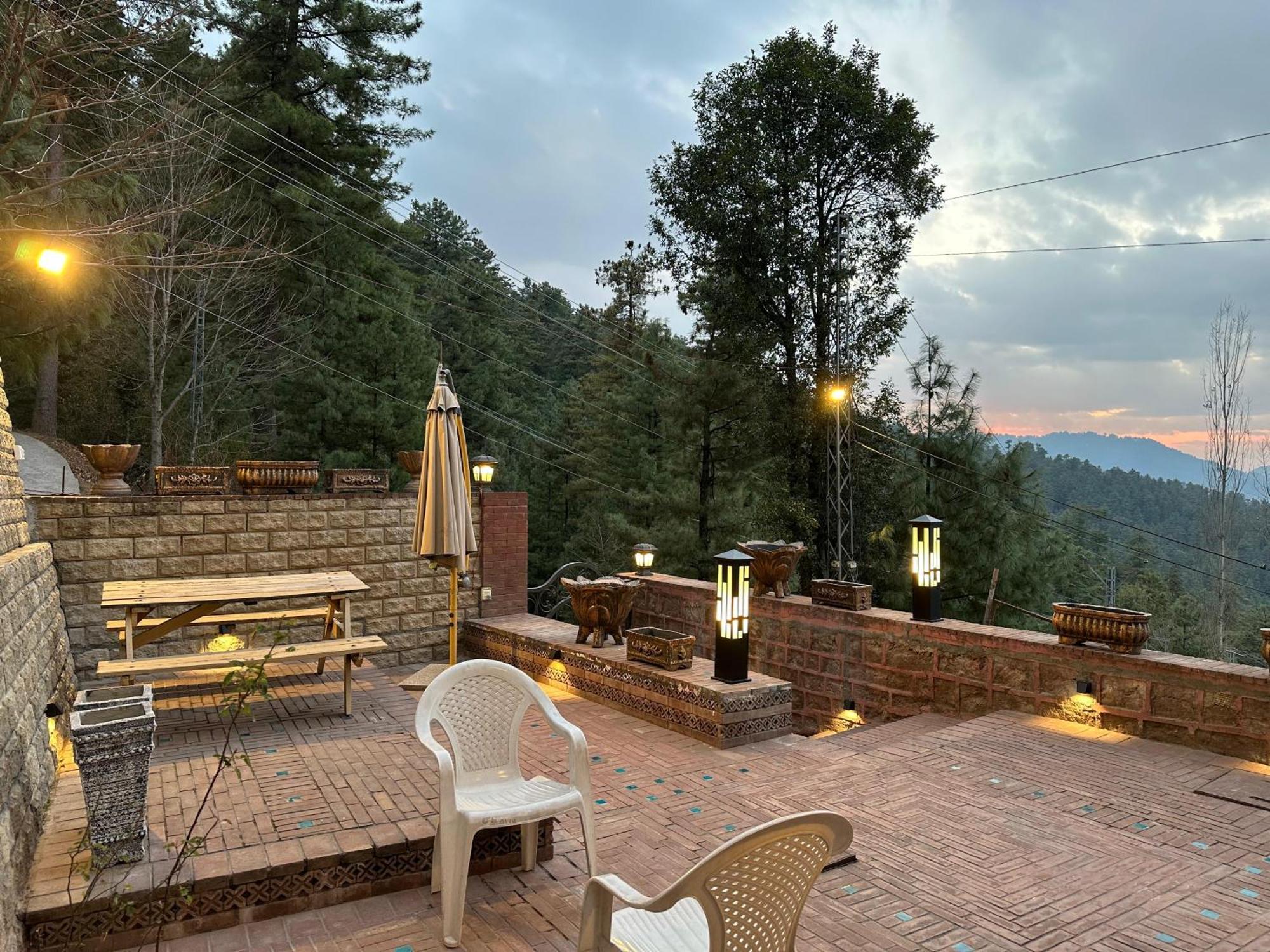 Sarah'S Lodge Murree Exterior photo